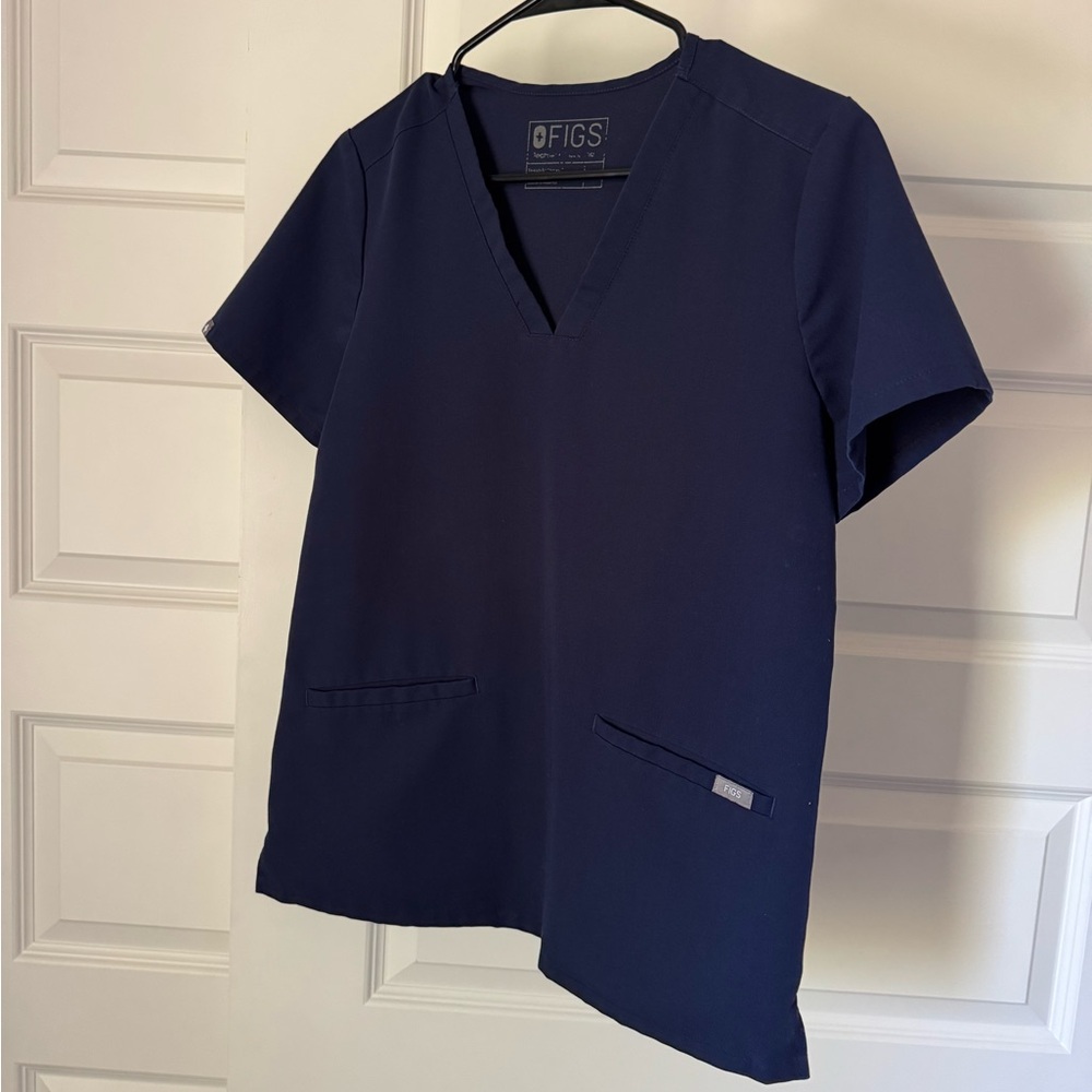 Figs scrub top in navy. Size small
